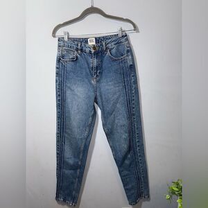BDG Women’s Blue high waisted  mom jeans Size 27 EUC